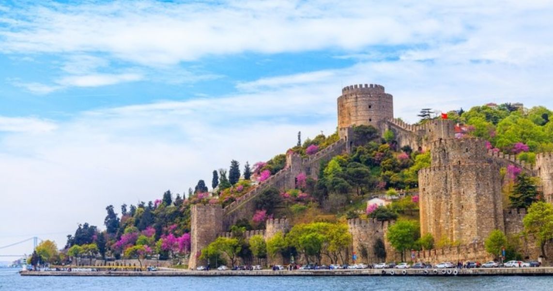 Istanbul Bosphorus : Bosphorus Breakfast Cruise with Audio Guide and Morning Tour with Hotel Transfer